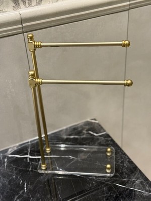 Havlu Standı Düzenleyici Askı Dekorasyon Iki Kollu Pleksi Taban Metal Mat Gold Kaplı Detay