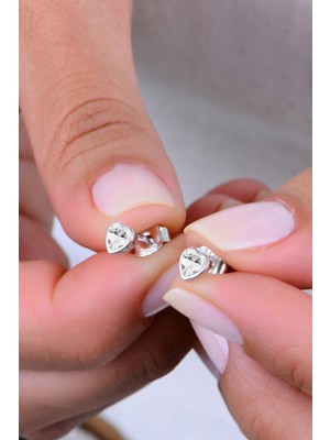 Gümüş Rodyumlu Zirkon Taşlı Sıvama Modeli Kalp Küpe SGTL12997BEYAZ