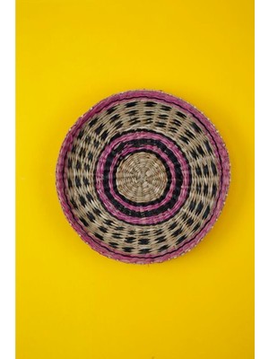 Pembe ve Siyah Hasır Duvar Tabağı, 43 cm Çap, Şık ve Modern Dekoratif Seçenek.