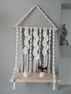 Beyaz Makrome Duvar Rafı ve Saksılık, Şık ve Dekoratif Tasarım