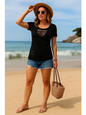 Kadın Kısa Kollu Yakası Açık Lazer Kesik Detaylı Viskon Bluz