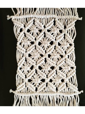 El Yapımı Ekru Makrome Runner Masa Örtüsü, Şık ve Doğal Görünüm Sağlar.