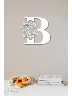 Beyaz Ahşap Çiçek Işlemeli Harf Duvar Dekoru 30X30 cm