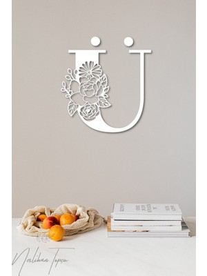 Beyaz Ahşap Çiçek Işlemeli Ü Harfi Duvar Dekoru 30X30 cm