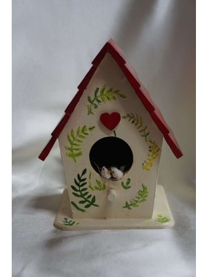 Yaprak Desenli Kırmızı Çatılı Kuş Evi, Sarı Renkli ve Kuş Süslemeli Tasarım