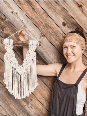 El Yapımı Makrome Duvar Süsü, Şık ve Doğal Dekorasyon Için Ideal Seçenektir.