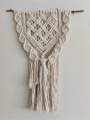 Ekru Makrome Duvar Süsü, Şık ve Sıcak Dekorasyon Parçası