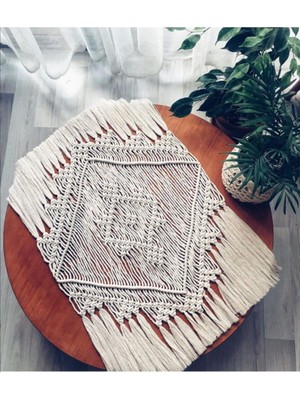 Ekru Makrome Duvar Süsü ve Masa Örtüsü, Şık ve Doğal Dekorasyon Seçeneği