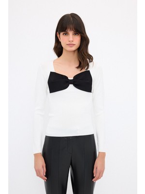 Adl Fiyonklu Triko Bluz Kemik 11543782001