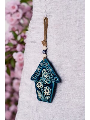 Mavi Seramik Ev Desenli Kelebek ve Çiçek Dekoratif Çok Amaçlı Süs 15X20CM