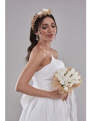 Beyaz Islak Lale ve Turuncu El Buketi, Şık ve Doğal Çiçek Düzenlemesi