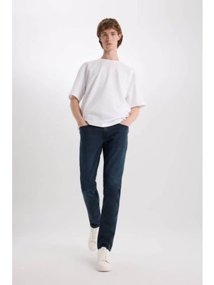 DeFacto Pedro Slim Fit Dar Kalıp Normal Bel Dar Paça Jean Pantolon R8791AZ25AU