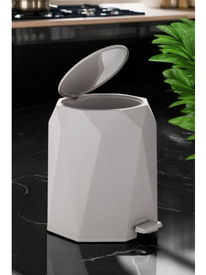 4 Lt Pedallı Çöp Kovası, Antresit, Beyaz ve Bej Renk Seçenekleriyle Şık ve Pratik