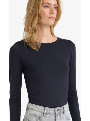 DeFacto Slim Fit Dar Kesim Bisiklet Yaka Basic Düz Uzun Kollu Tişört D3756AX25AU