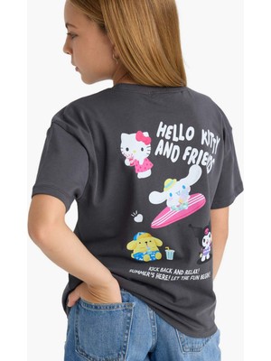 DeFacto Hello Kitty Relax Fit Bisiklet Yaka Sırt Baskılı Kısa Kollu Tişört Kız Çocuk F9724A825HS