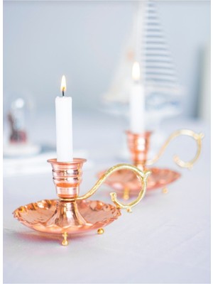 Fırfırlı Bakır El Şamdanı, Şık ve Zarif Tasarım ile Evinize Şıklık Katacak