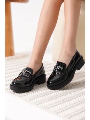 Caro Kadın Rugan Siyah Gümüş Tokalı Loafer