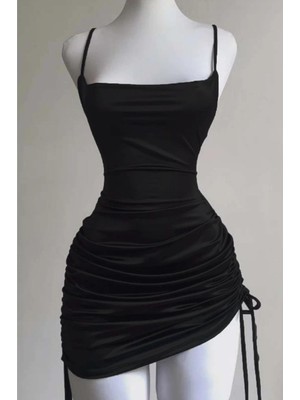 Siyah Büzgülü Sırt Ipli & Dekolteli Askılı Gotik Y2K Elbise