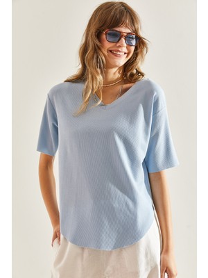 Kadın V Yaka Oval Kesim Bürümcük Kumaş Bluz