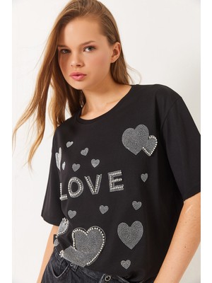 Shade Kadın Bisiklet Yaka Boncuk ve Taş Kalp Baskılı T-Shirt
