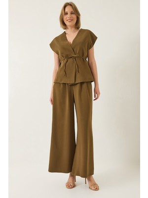 Kadın Kruvaze Yaka Bel Bağlamalı Astarlı Yelek Pileli Bol Pantolonlu Takım