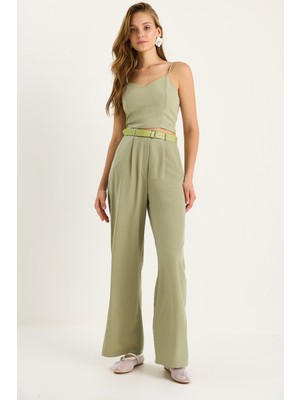 Kadın Ince Askılı Gipe Detaylı Crop Bluz Kemerli Cepli Bol Pantolon Takım