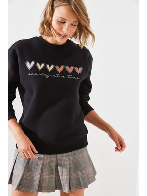 Shade Kadın Üç Iplik Şardonlu Renkli Kalp Baskılı Sweatshirt Mbhs