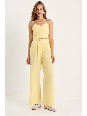 Kadın Ince Askılı Gipe Detaylı Crop Bluz Kemerli Cepli Bol Pantolon Takım