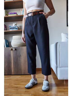 Shade Kadın Dar Paça Pileli Kemerli Mevsimlik Kumaş Pantolon