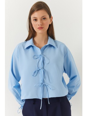 Shade Ön ve Kol Bağlama Detaylı Crop Gömlek