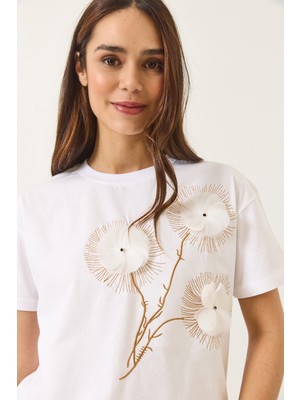 Shade Kadın Bisiklet Yaka Kısa Kollu Nakışlı Kabartma Aksesuarlı T-Shirt