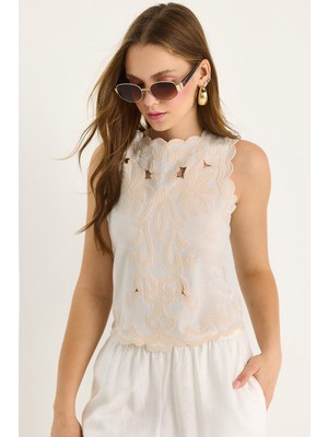 Kadın Sırtı Fermuarlı Kabartma Nakışlı Bluz