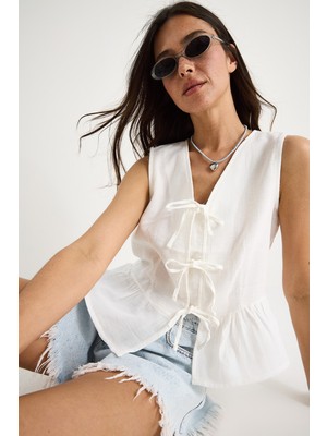 Kadın V Yaka Fiyonk Detaylı Müslin Peplum Bluz G-