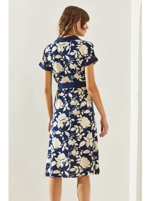 Kadın Yaprak Desenli Kuşaklı Düğmeli Midi Boy Elbise