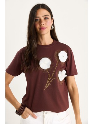 Shade Kadın Bisiklet Yaka Kısa Kollu Nakışlı Kabartma Aksesuarlı T-Shirt