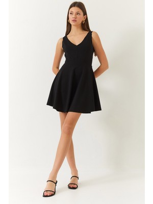 Shade Kadın V Yaka Sırt Dekolteli Mini Elbise