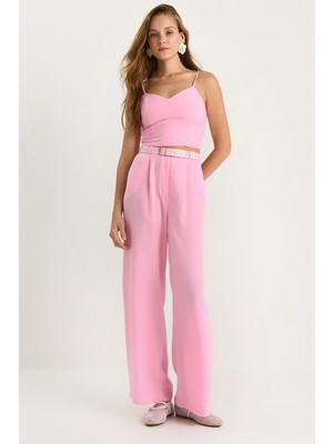 Kadın Ince Askılı Gipe Detaylı Crop Bluz Kemerli Cepli Bol Pantolon Takım