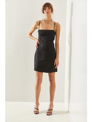 Kadın Ince Askılı Astarlı Kurdele Yaka Detaylı Mini Elbise