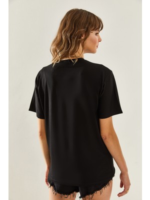 Kadın Bisiklet Yaka Taş Detaylı Basic Penye T-Shirt