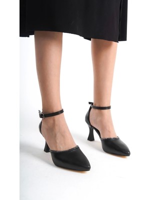 Kadın Mari Siyah Deri Taş Detaylı Bilekten Bağlamalı Topuklu Ayakkabı