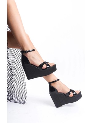 Belisse Kadın Verla Yüksek Topuklu Siyah Rugan Dolgu Taban Çapraz Bant Ayakkabı