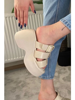 Kadın Bonti Bej Üç Biyeli Toka Detaylı Kalın Taban Ortopedik Sandalet K-3030