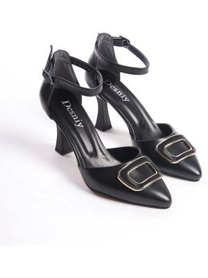 Kadın Tari Siyah Cilt Bilekten Bağlamalı Kare Tokalı Yanı Acık Kadeh Topuklu Ayakkabı