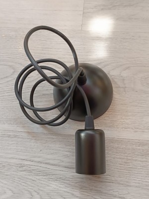 E27 Siyah Duy Kılıflı 1 Metre Sarkıt Tesisat, Şık ve Dayanıklı Aydınlatma Çözümü