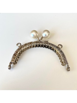 Oval Beyaz Inci Boncuklu Işleme Baskılı Çanta ve Cüzdan Bursu - Klipsi Gümüş 8.5 cm BA-0102