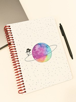 Satürn Kız Tasarımlı Spiralli Çizgili Defter – 80 Yaprak, 160 Sayfa (18 x 24 Cm)