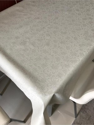 Beyaz Astarlı Silinebilir Muşamba Masa Örtüsü, Pratik ve Şık Kullanım Sağlar.