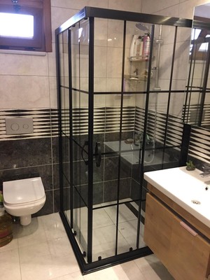 Karmaduş Duşakabin Köşe Giriş, 5 mm Şeffaf Siyah Karolajlı Temperli Cam, Siyah Alüminyum H:190 cm