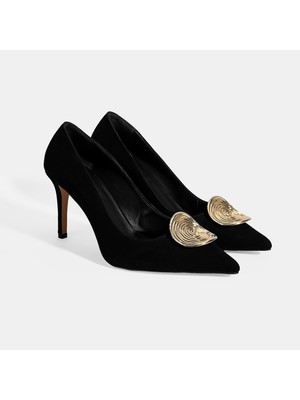 Desa Kadın Süet Topuklu Ayakkabı Siyah Gold Toka Detaylı Orta Tabanlı Şık Tasarım