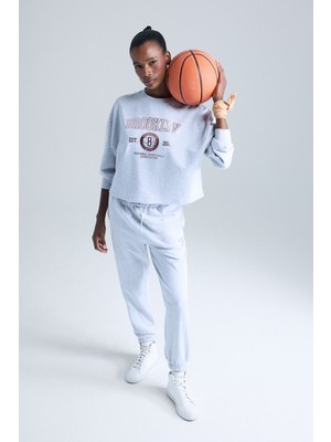 DeFacto Airtech NBA Brooklyn Nets Standart Fit Cepli Sporcu Jogger Eşofman Altı E8864AX25AU